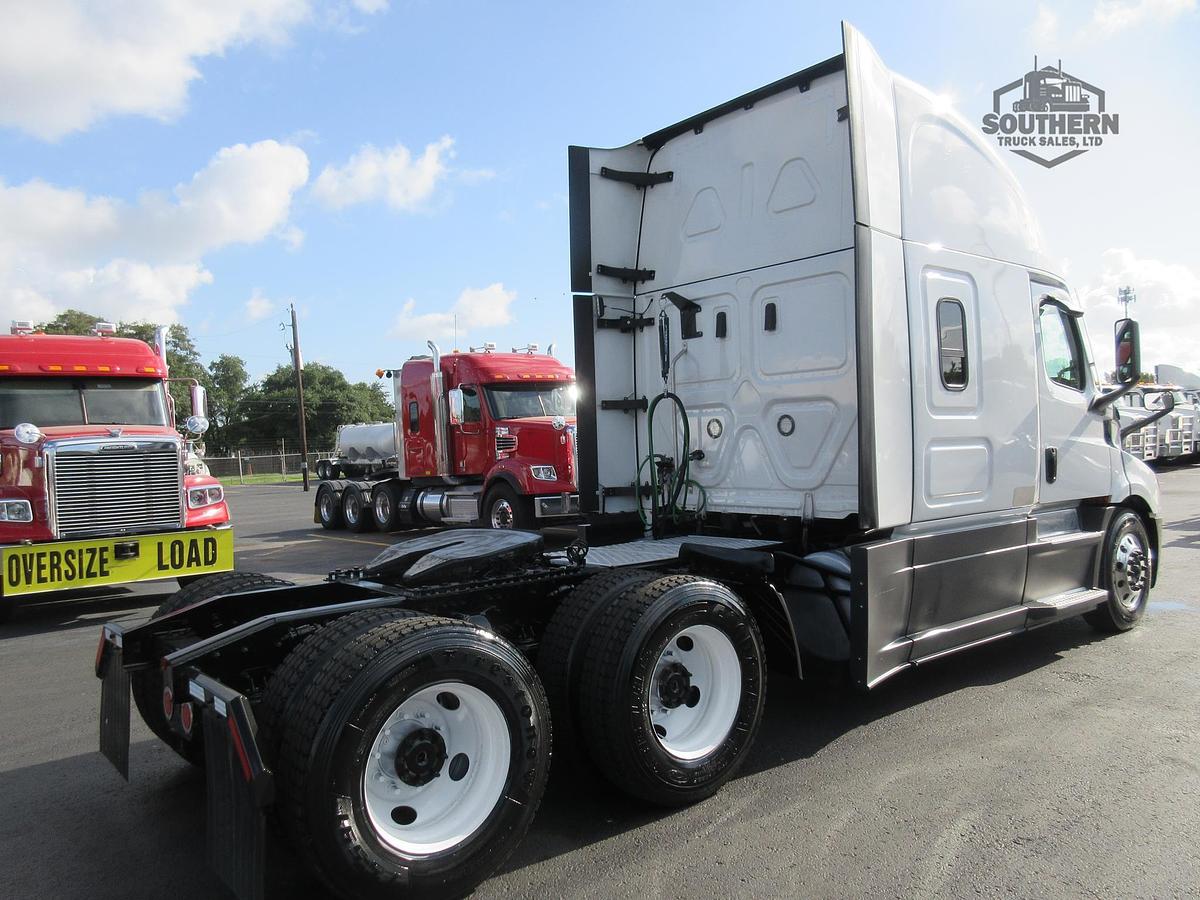Used 2022 FREIGHTLINER CASCADIA 116