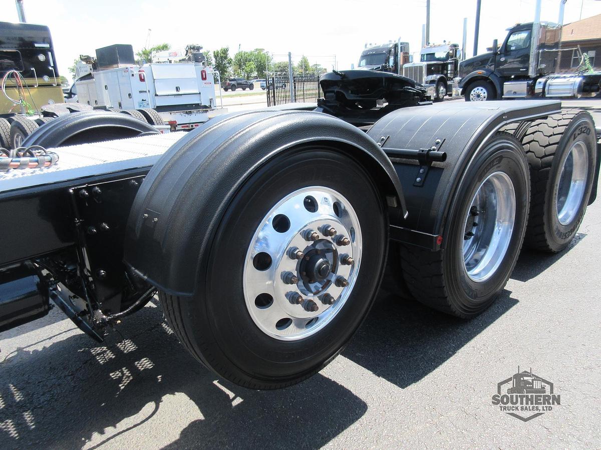 Used 2025 PETERBILT 567