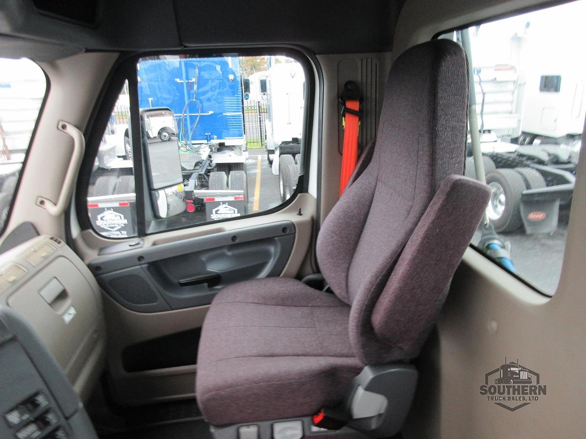 Used 2018 FREIGHTLINER CASCADIA 113