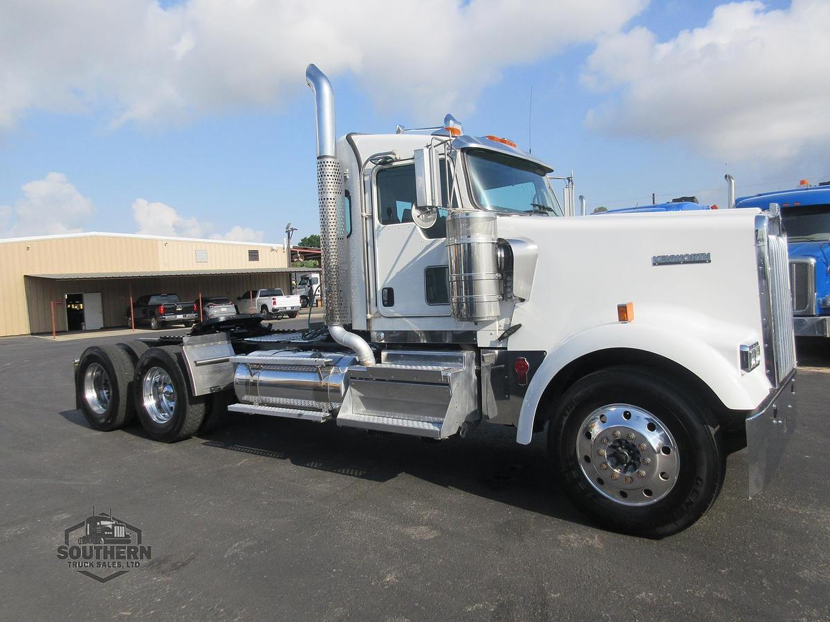 Used 2023 KENWORTH W900L