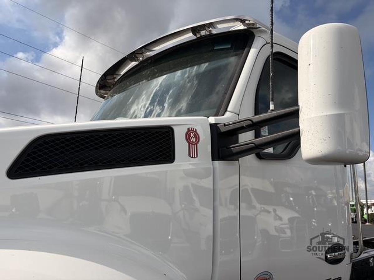 Used 2025 KENWORTH T880