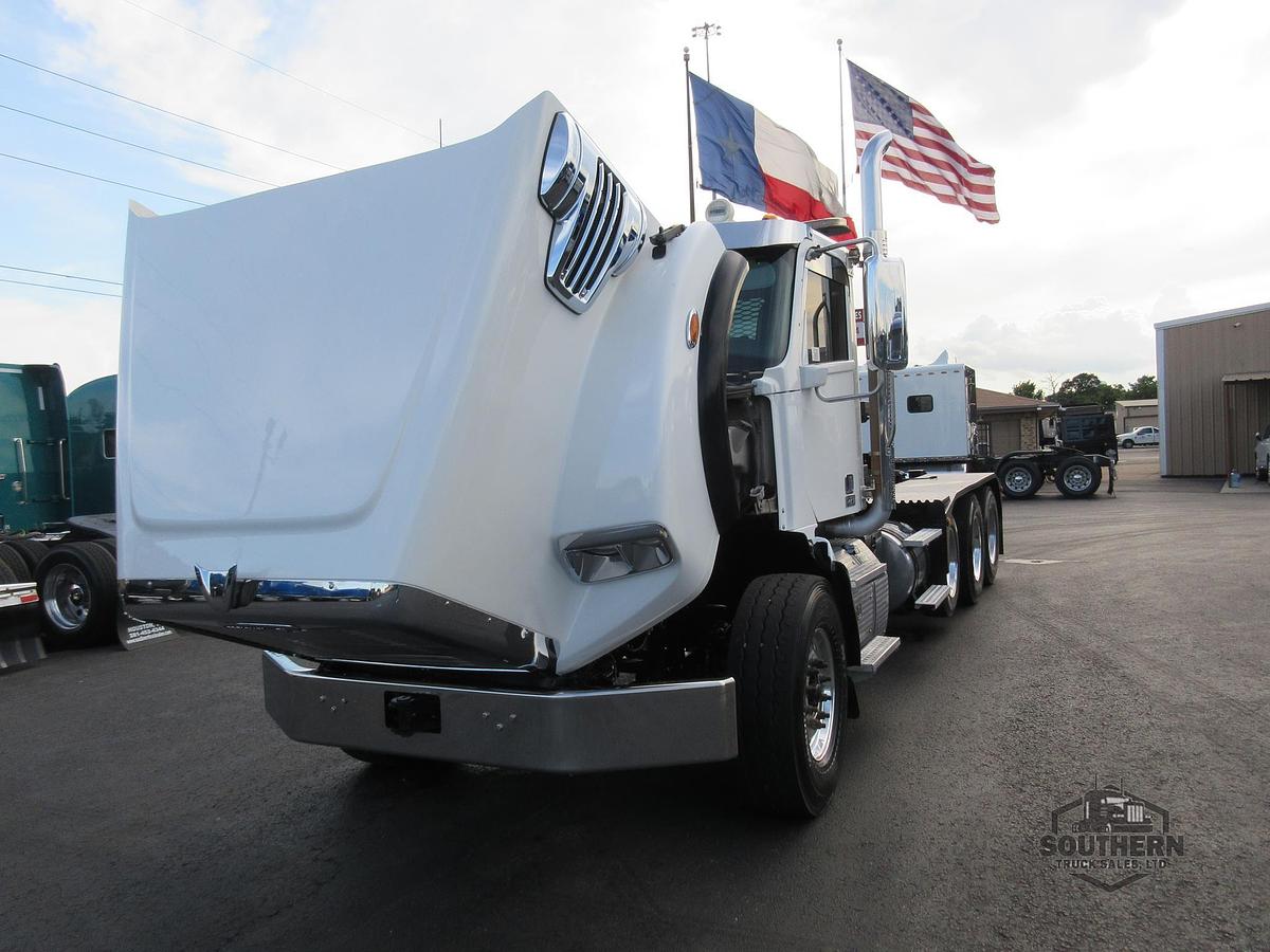 Used 2018 FREIGHTLINER CORONADO 122 SD