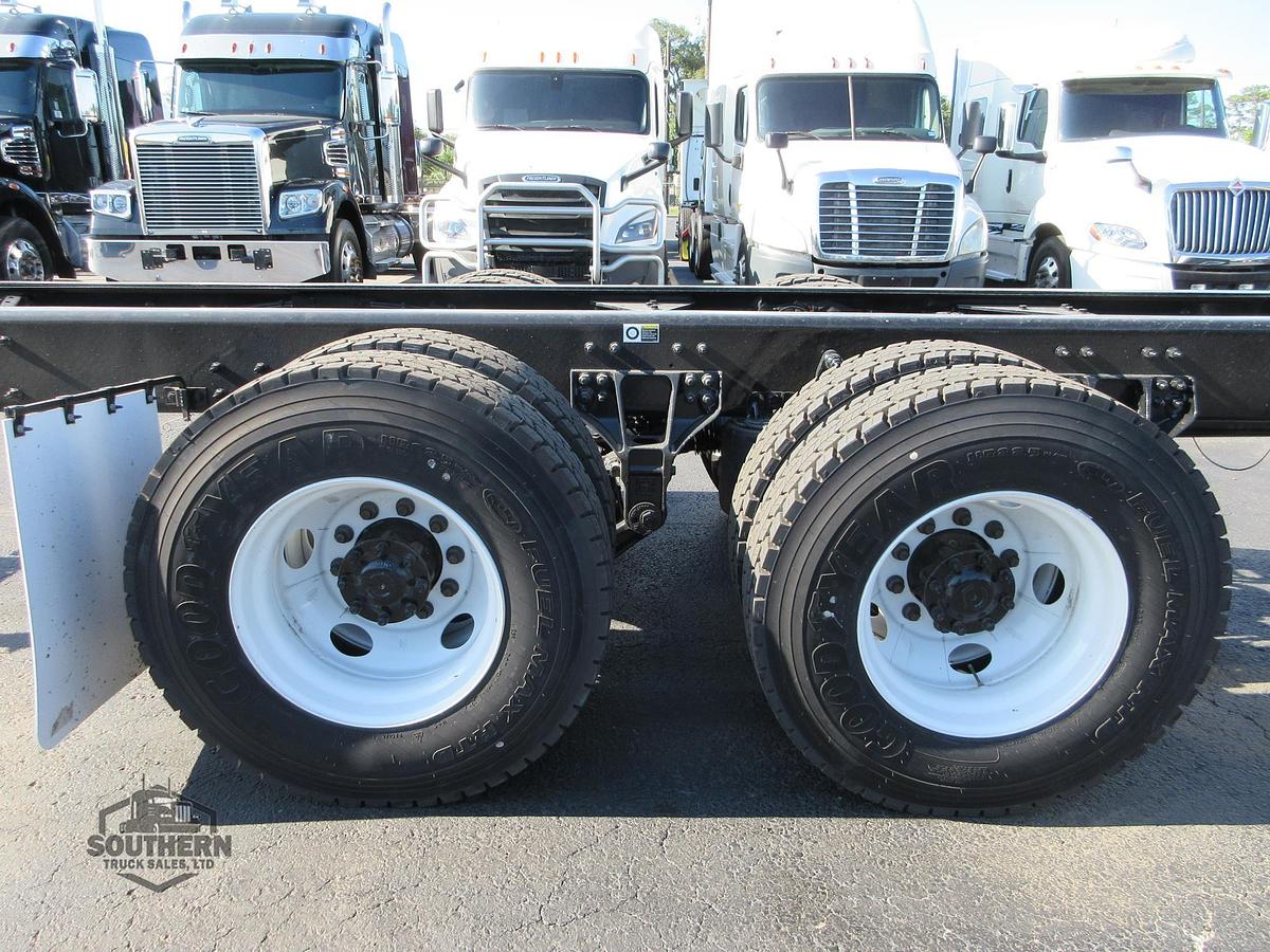 2025 KENWORTH T880