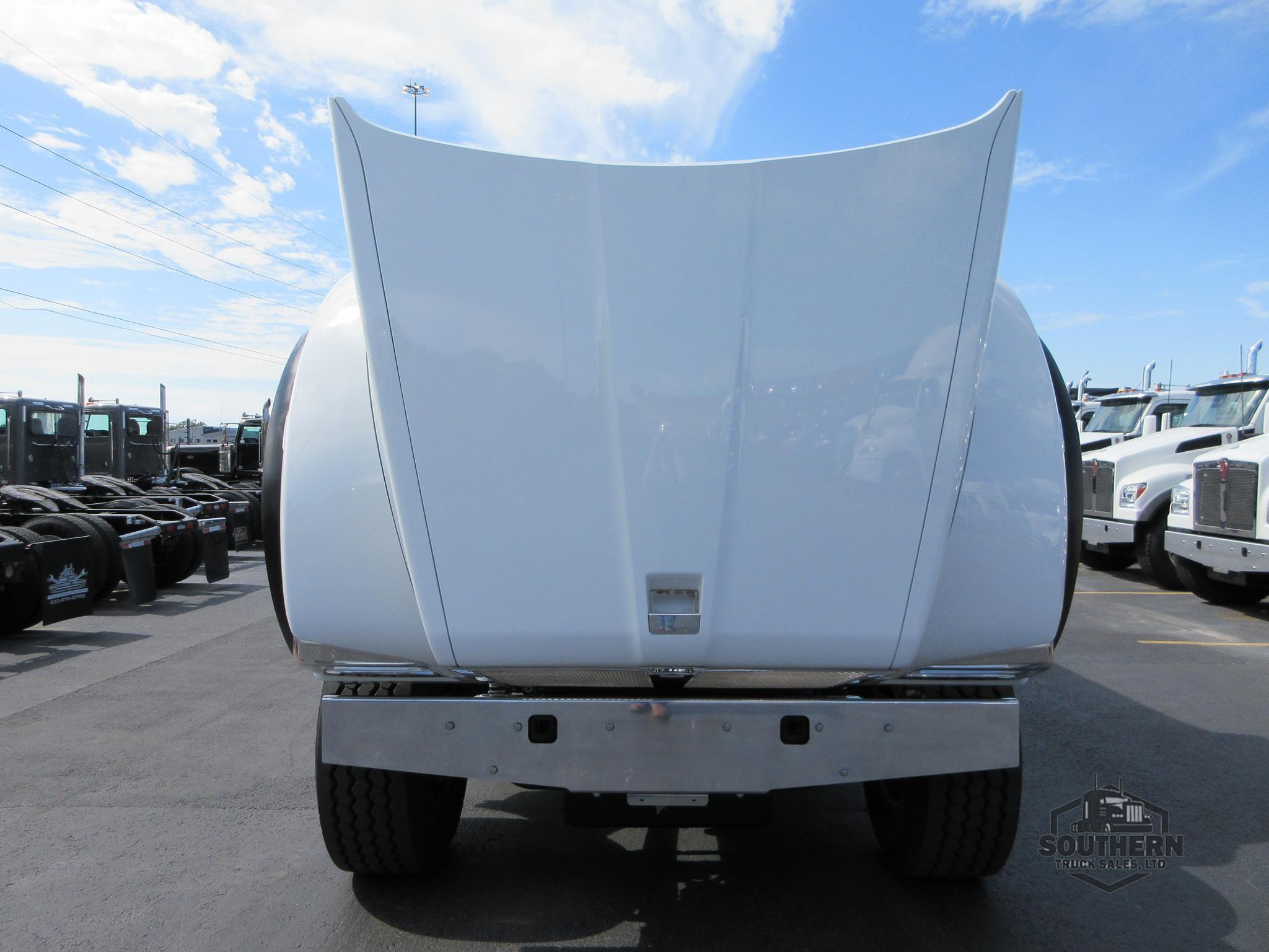 2025 KENWORTH T880