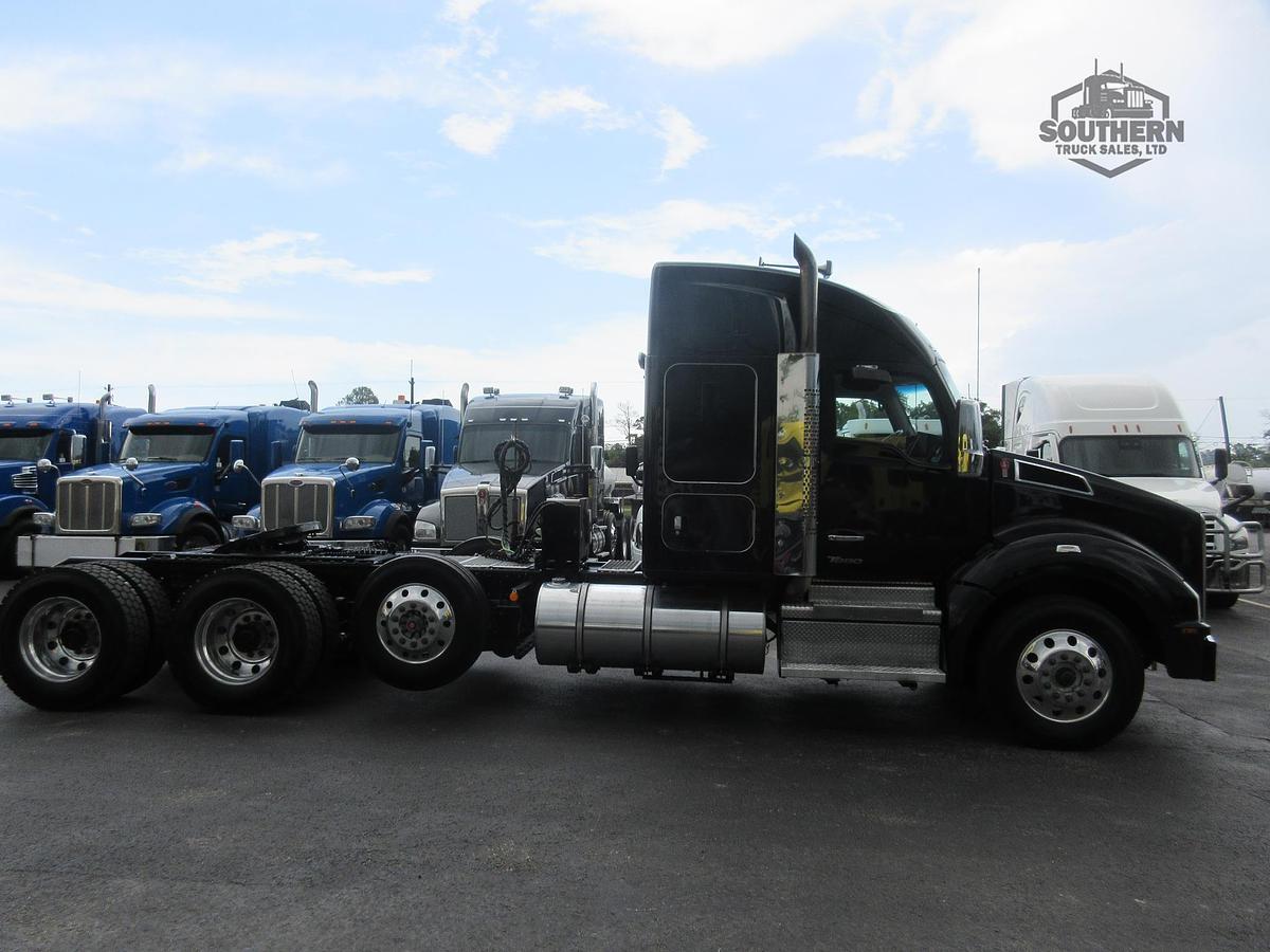 Used 2023 KENWORTH T880