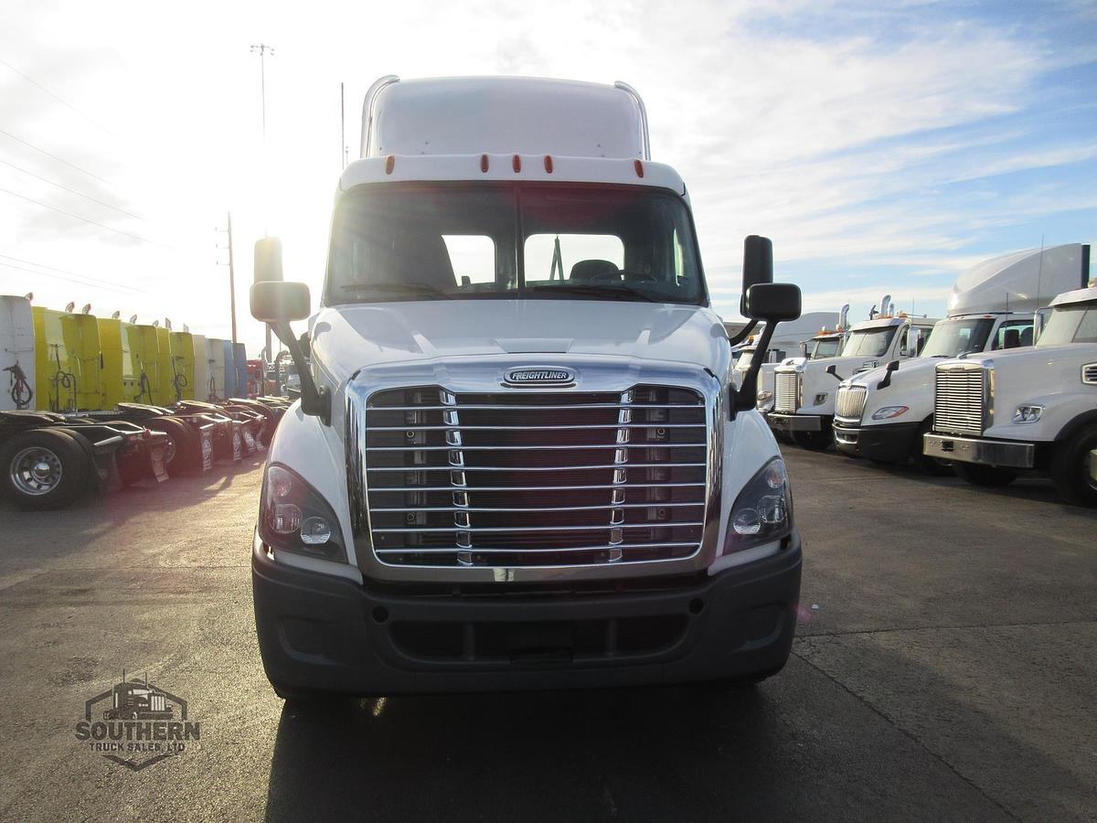 Used 2018 FREIGHTLINER CASCADIA 113