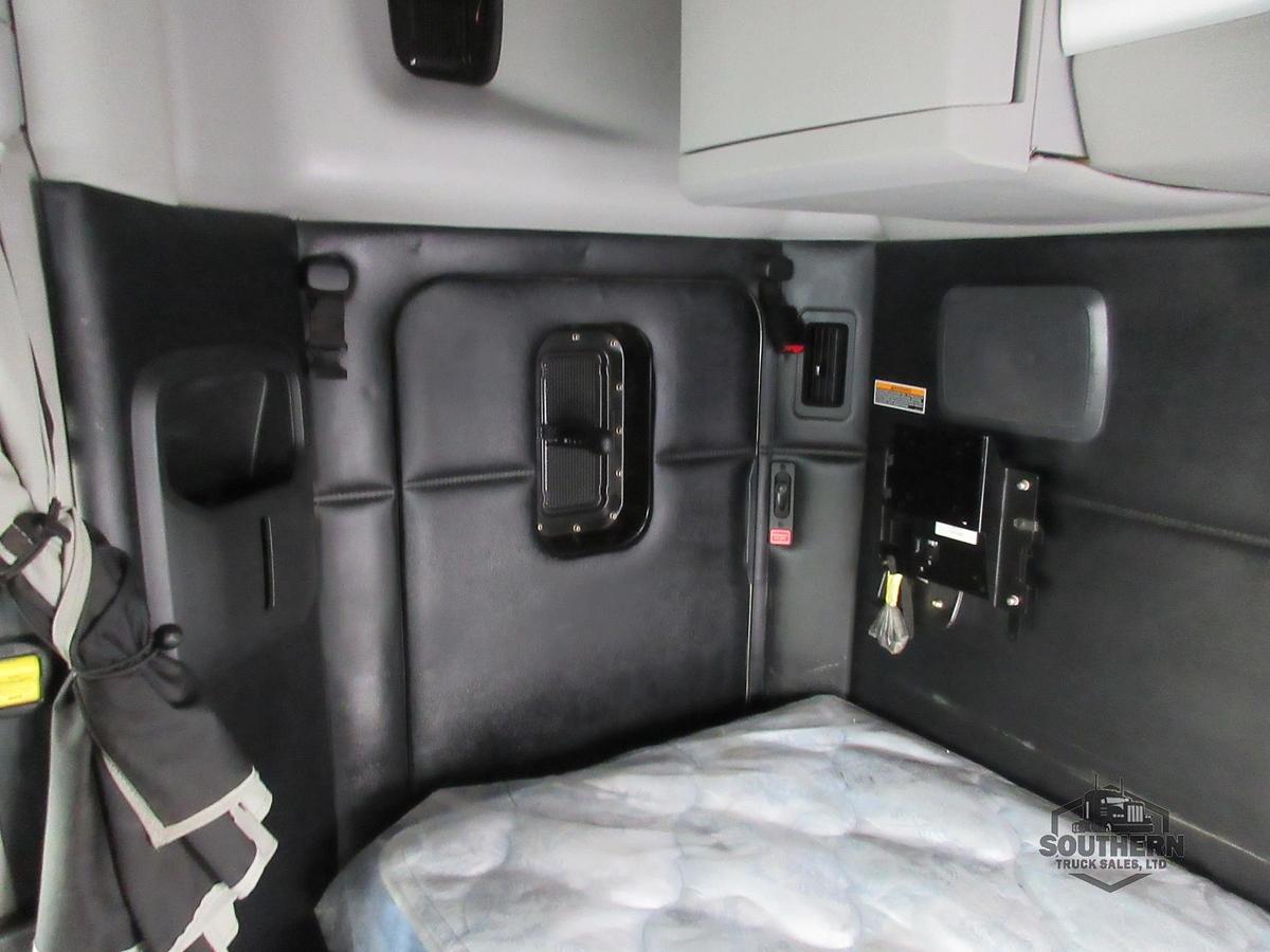 Used 2023 KENWORTH T880