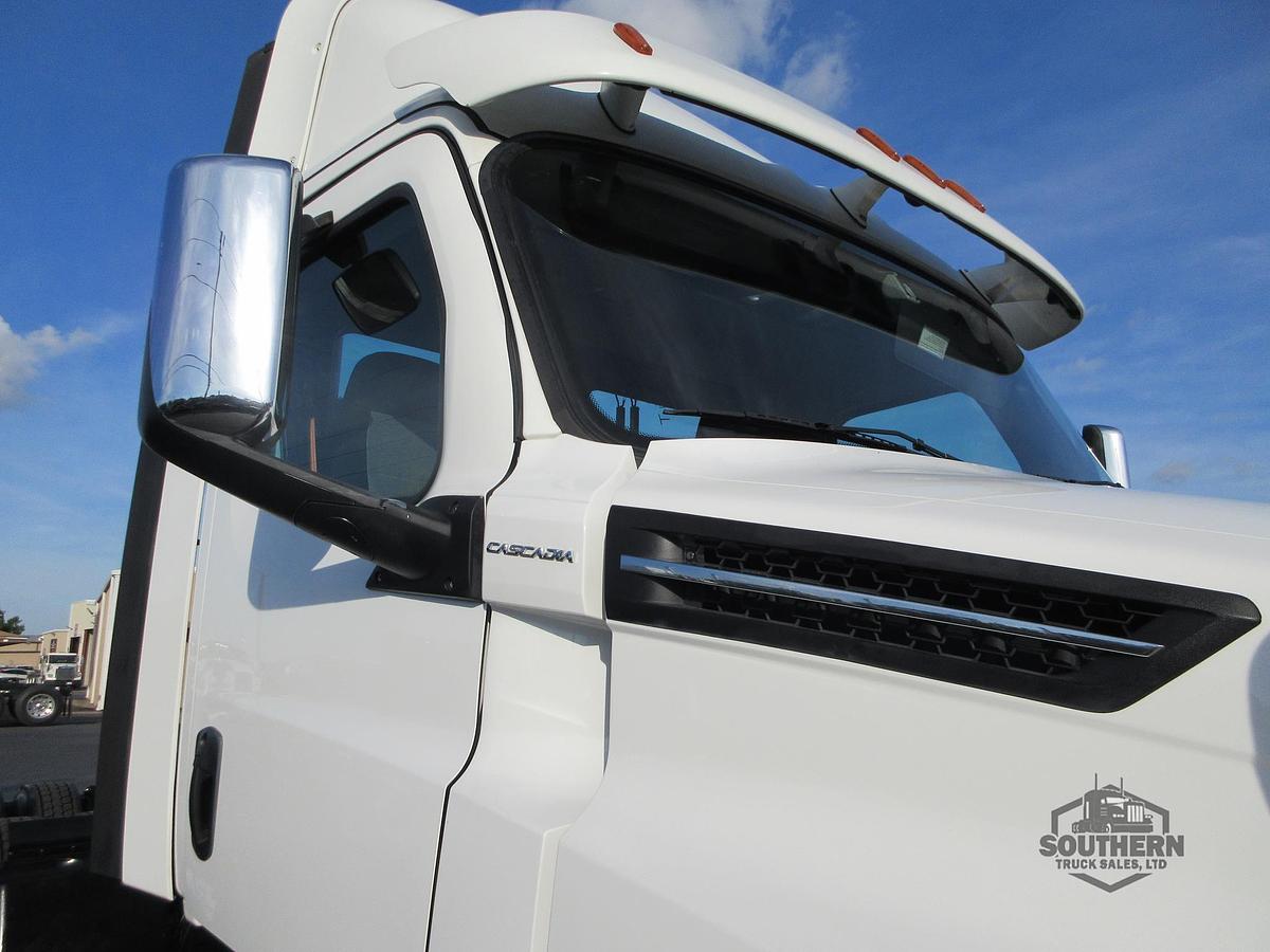 Used 2019 FREIGHTLINER CASCADIA 126