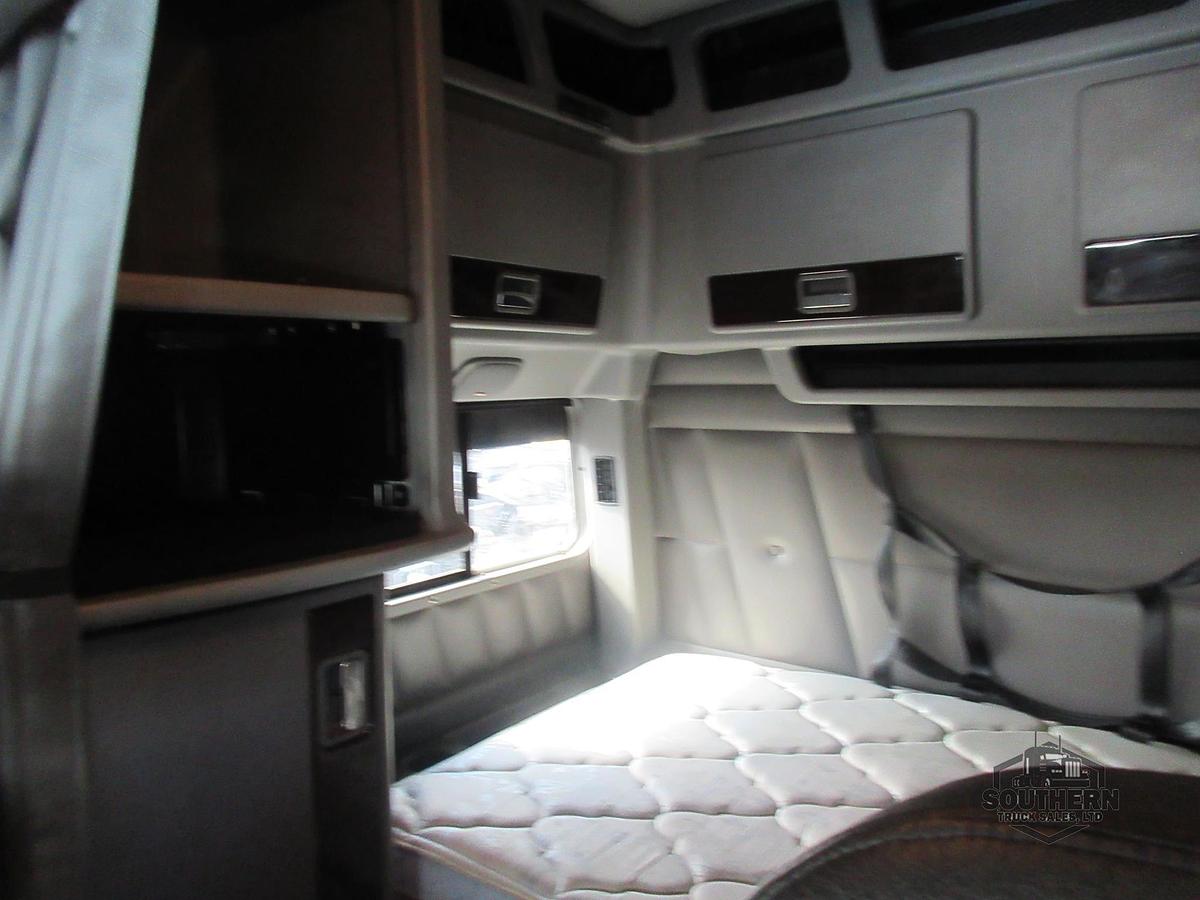 Used 2021 PETERBILT 389