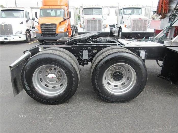 Used 2015 PETERBILT 389