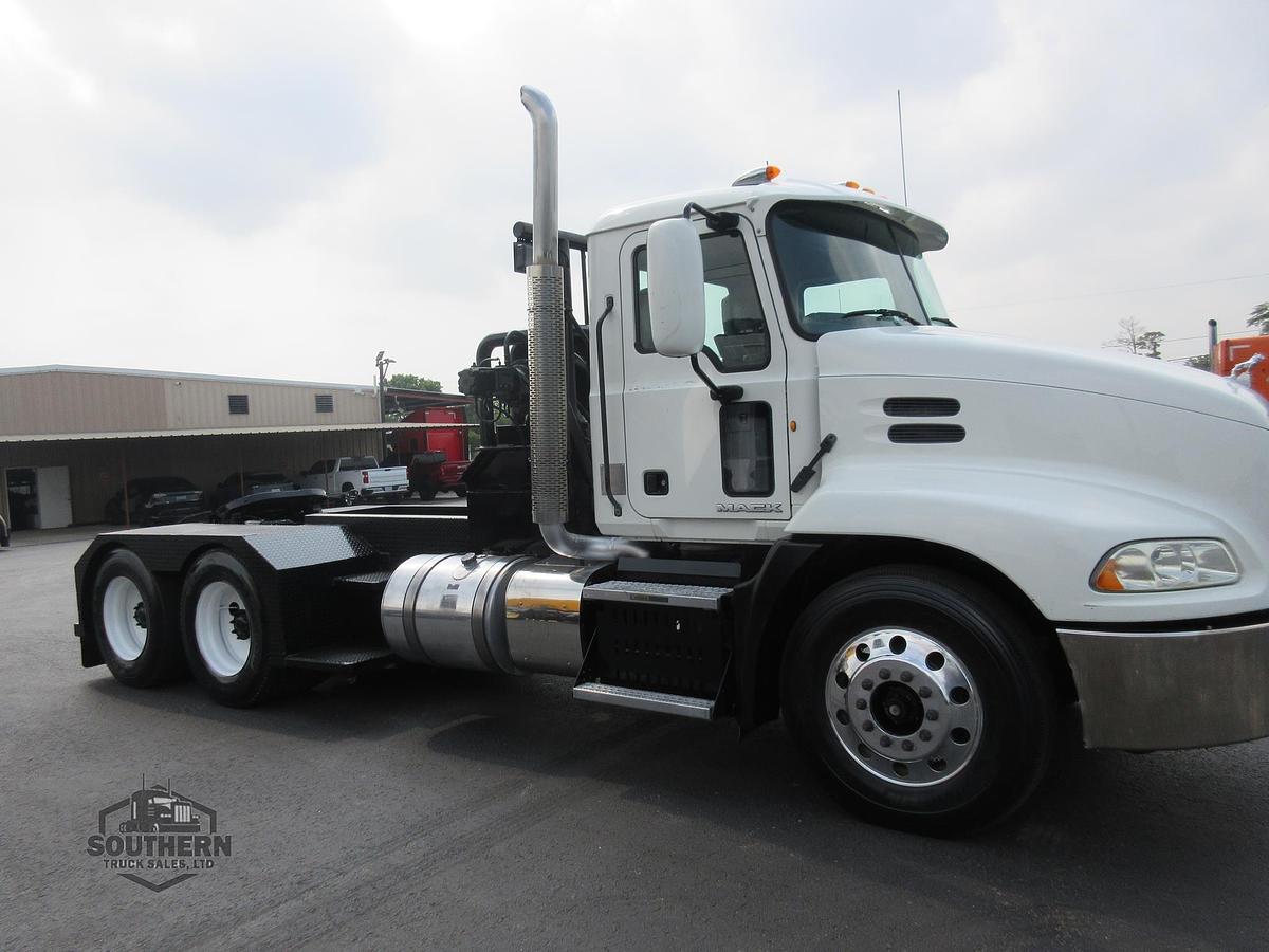 Used 2014 MACK PINNACLE CXU613