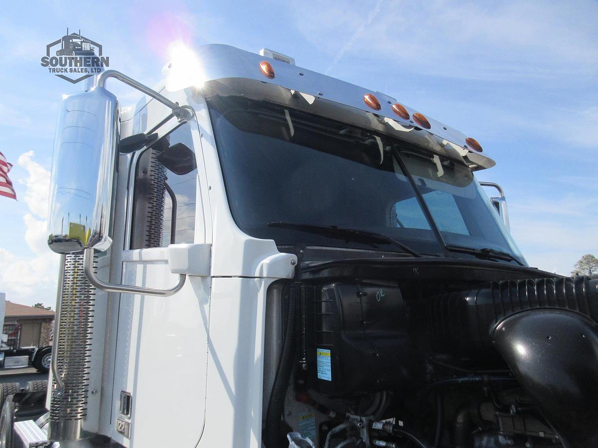 Used 2019 FREIGHTLINER 122SD
