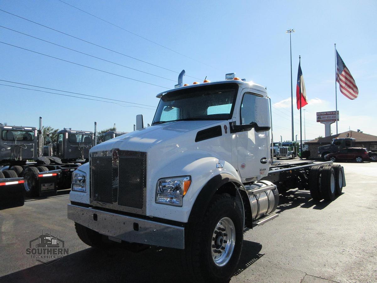 2025 KENWORTH T880