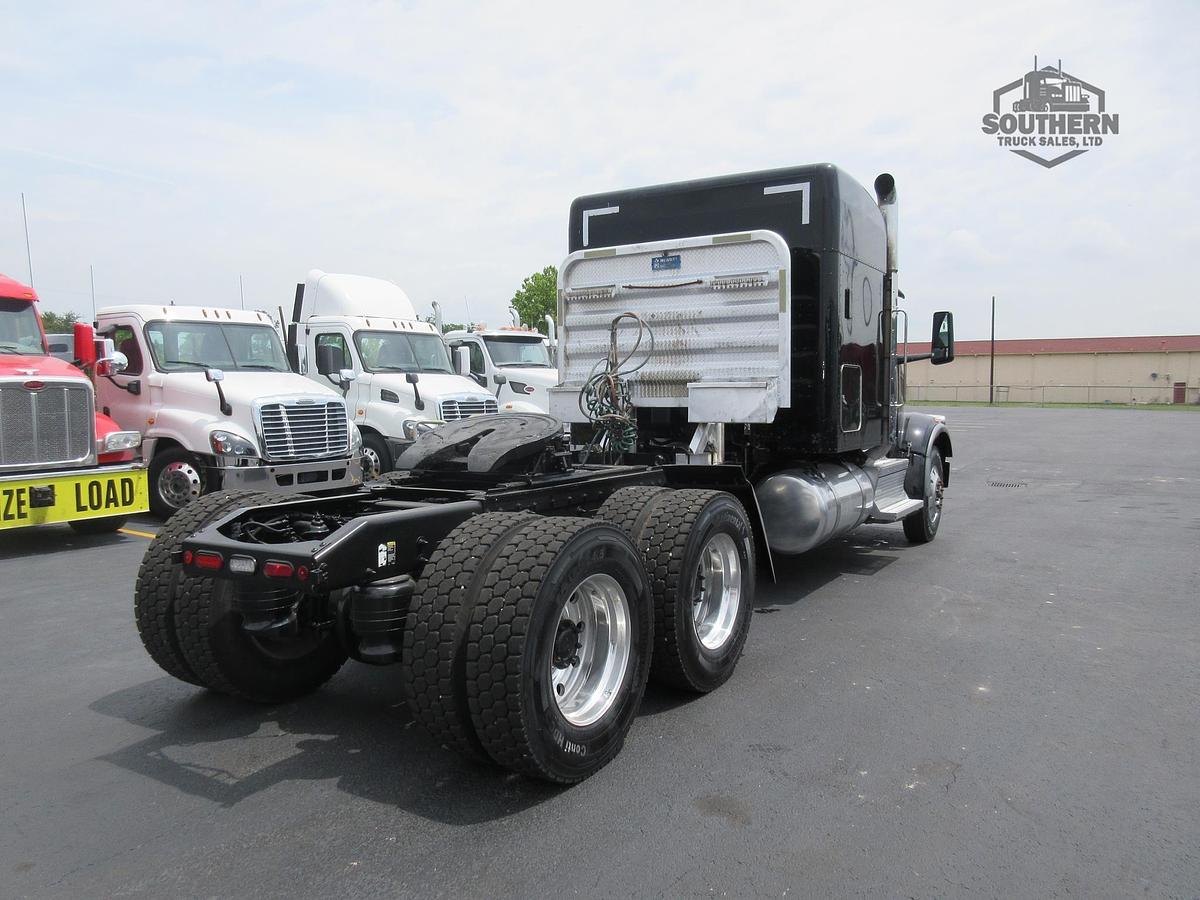 Used 2023 PETERBILT 567