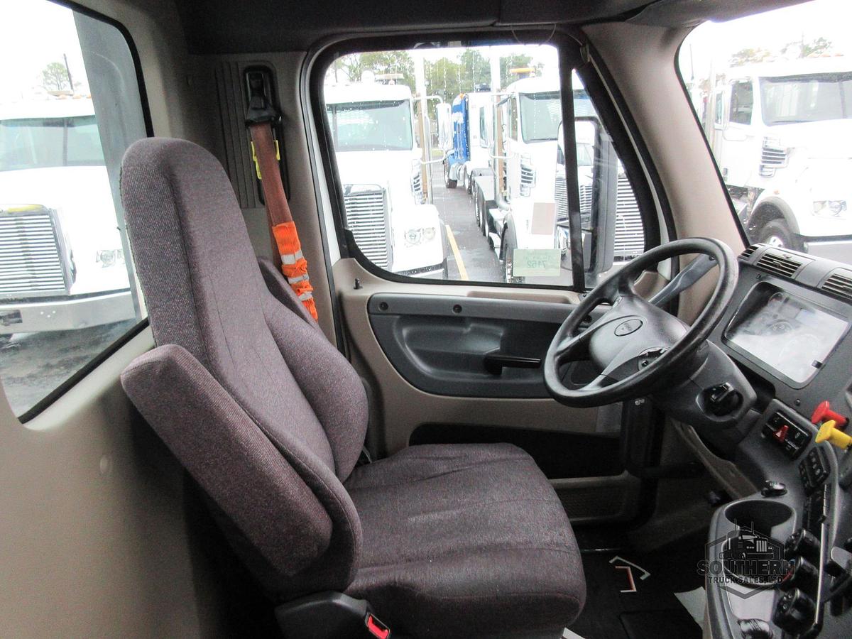 Used 2018 FREIGHTLINER CASCADIA 113