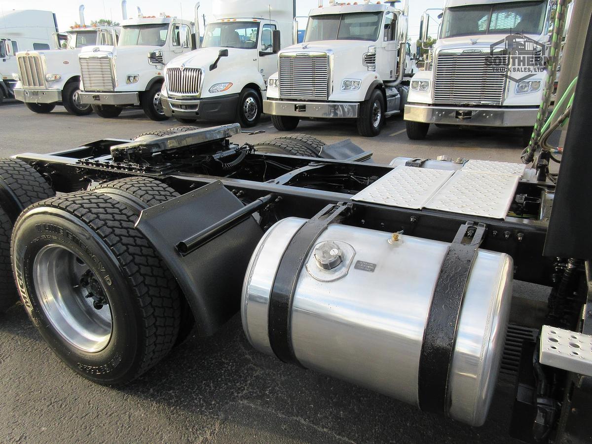 Used 2018 FREIGHTLINER CASCADIA 113