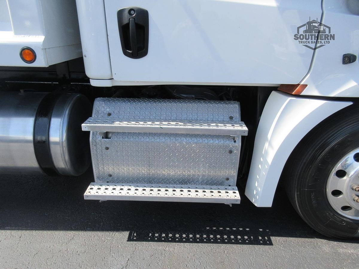 Used 2019 FREIGHTLINER CASCADIA 126