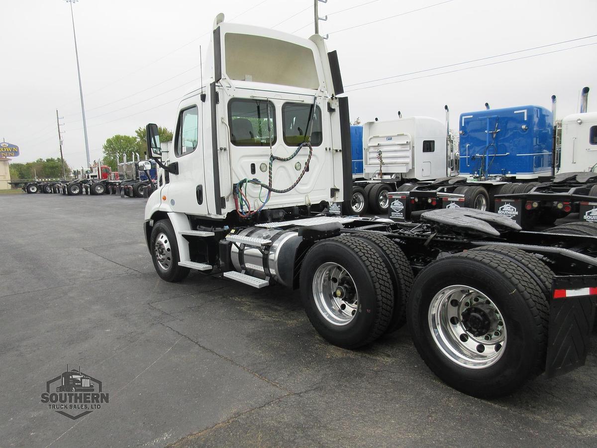 Used 2018 FREIGHTLINER CASCADIA 113