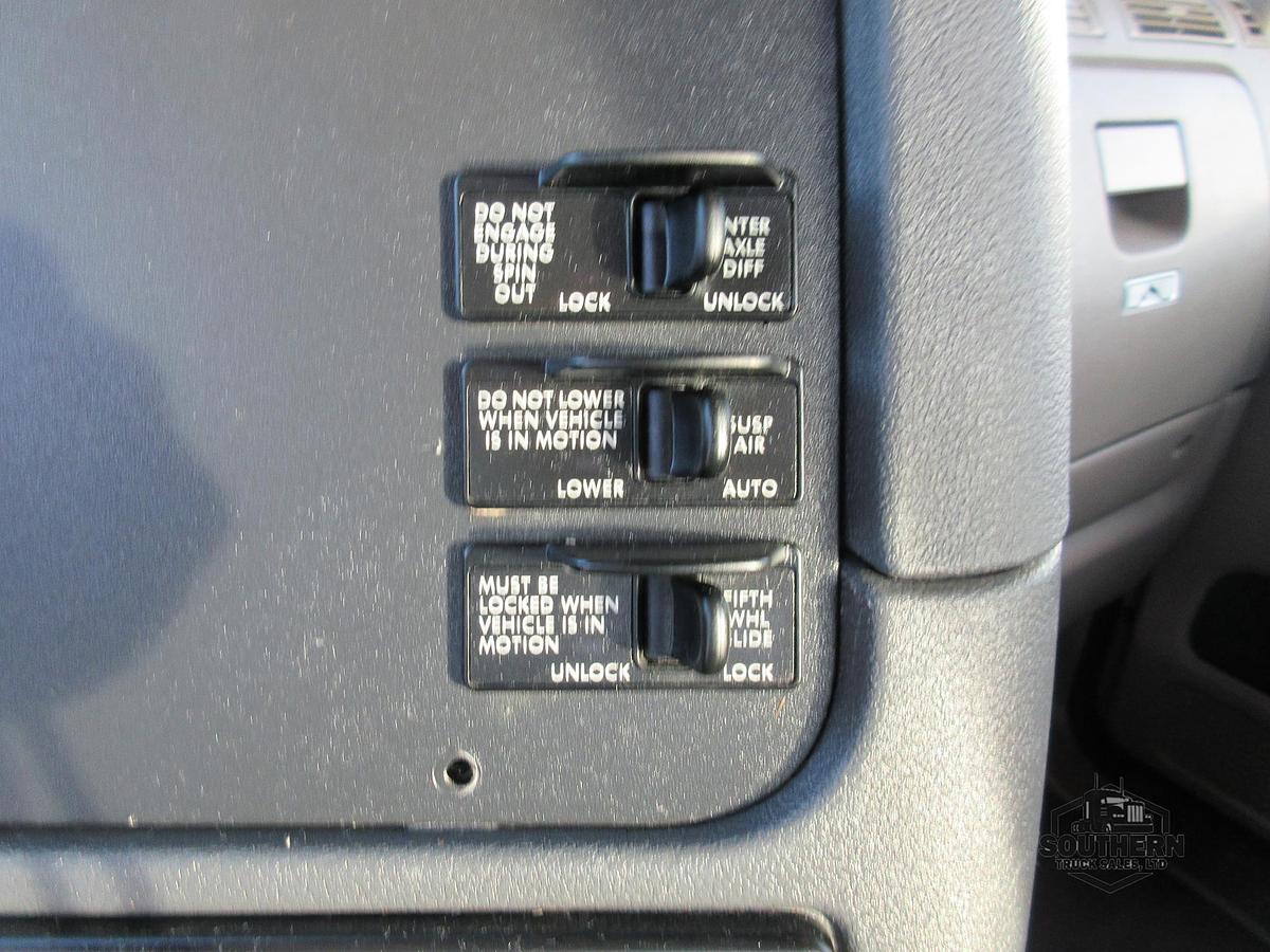 Used 2018 FREIGHTLINER CASCADIA 113