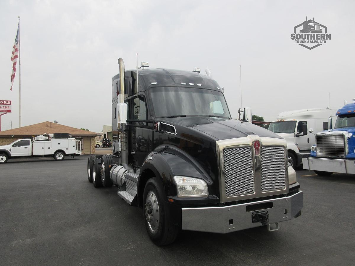 Used 2023 KENWORTH T880