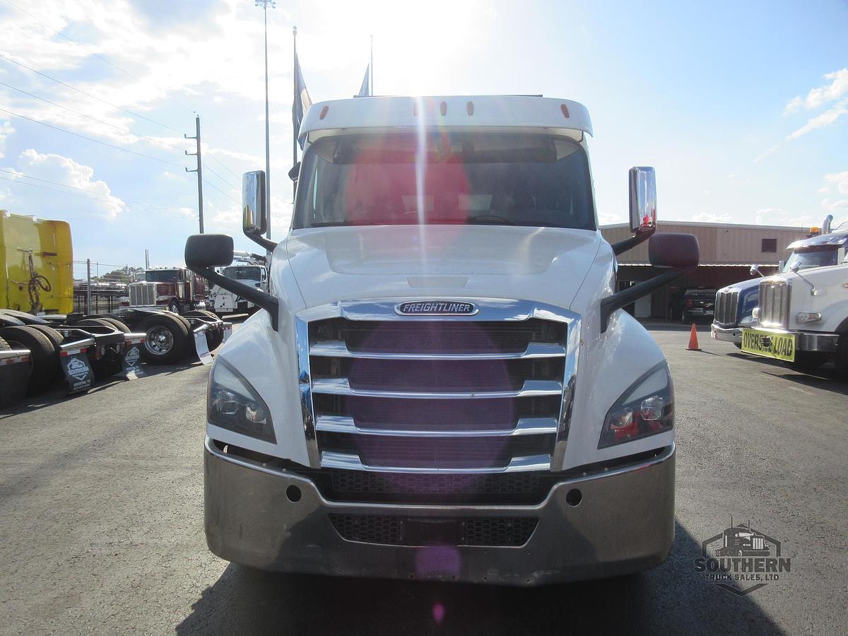 Used 2019 FREIGHTLINER CASCADIA 126