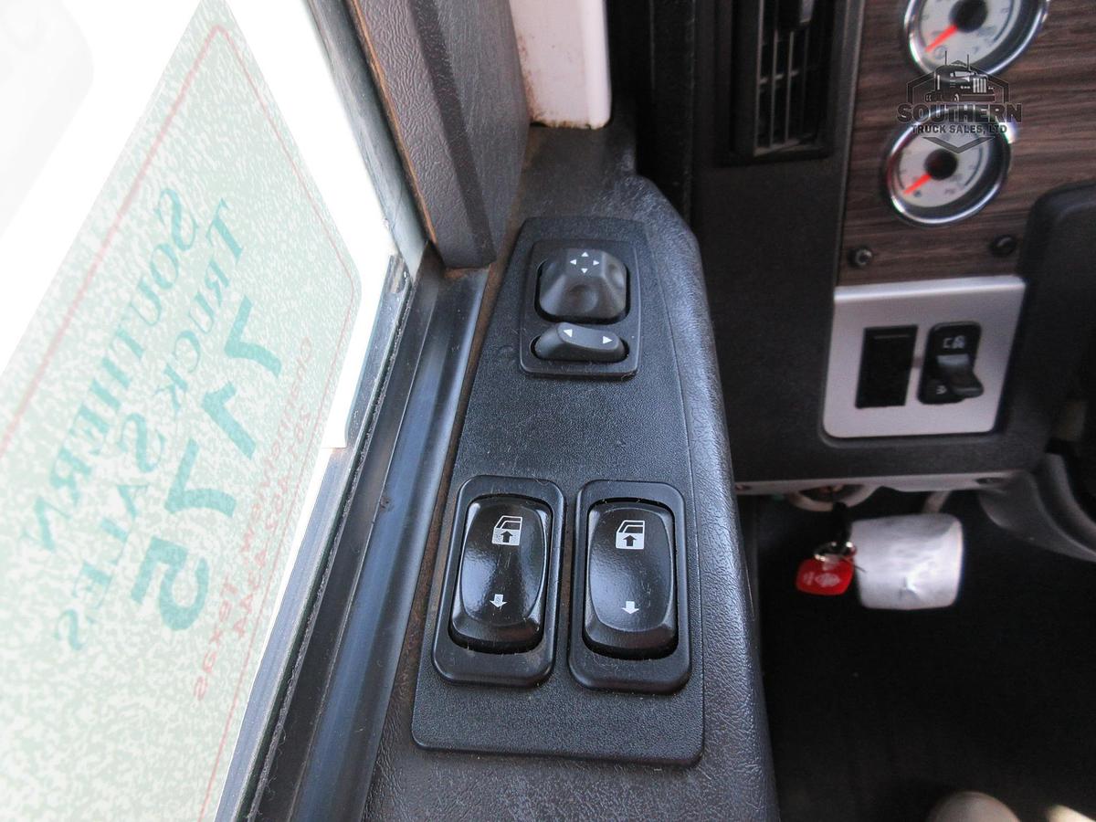 Used 2019 FREIGHTLINER 122SD