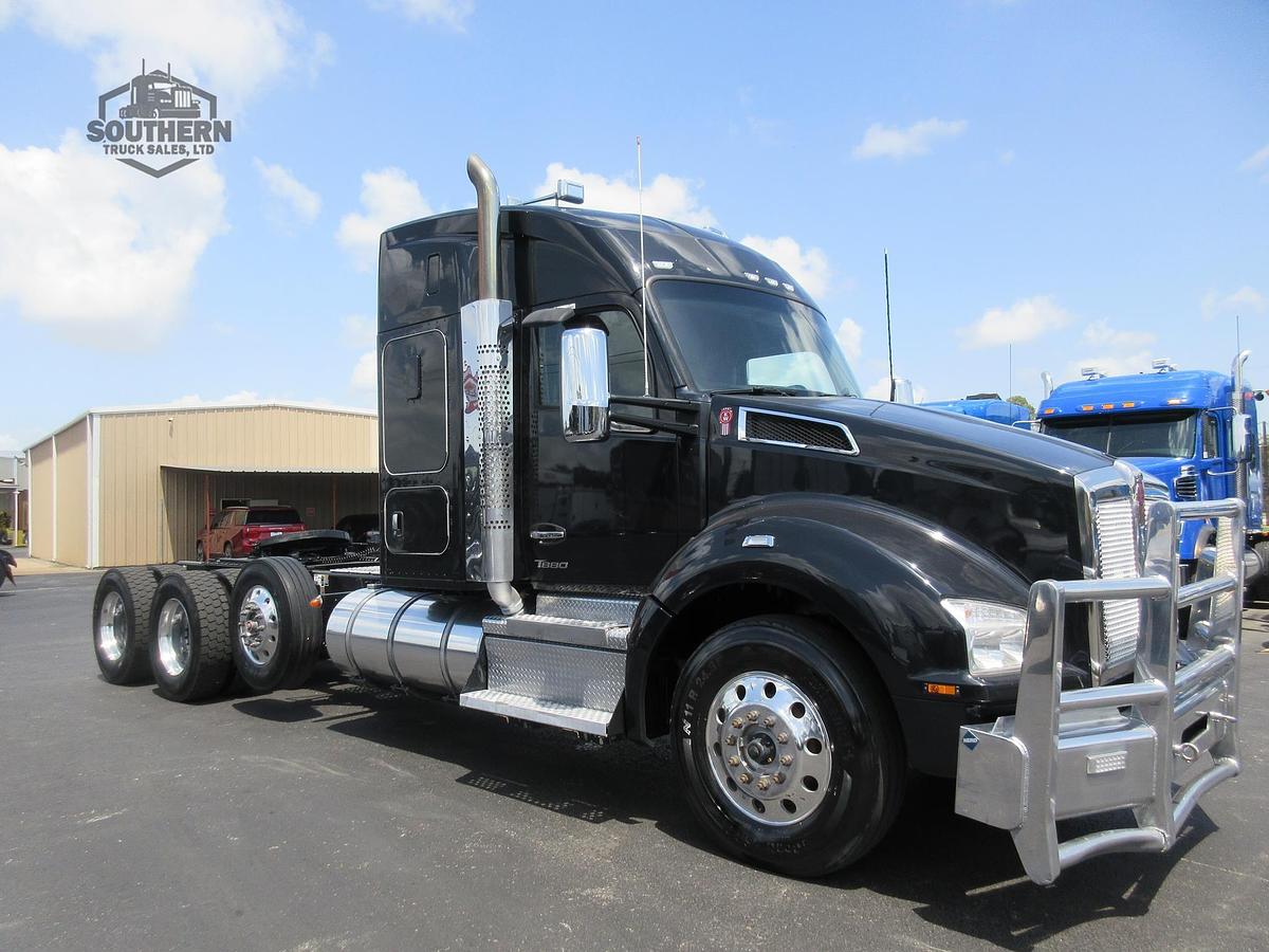 Used 2023 KENWORTH T880