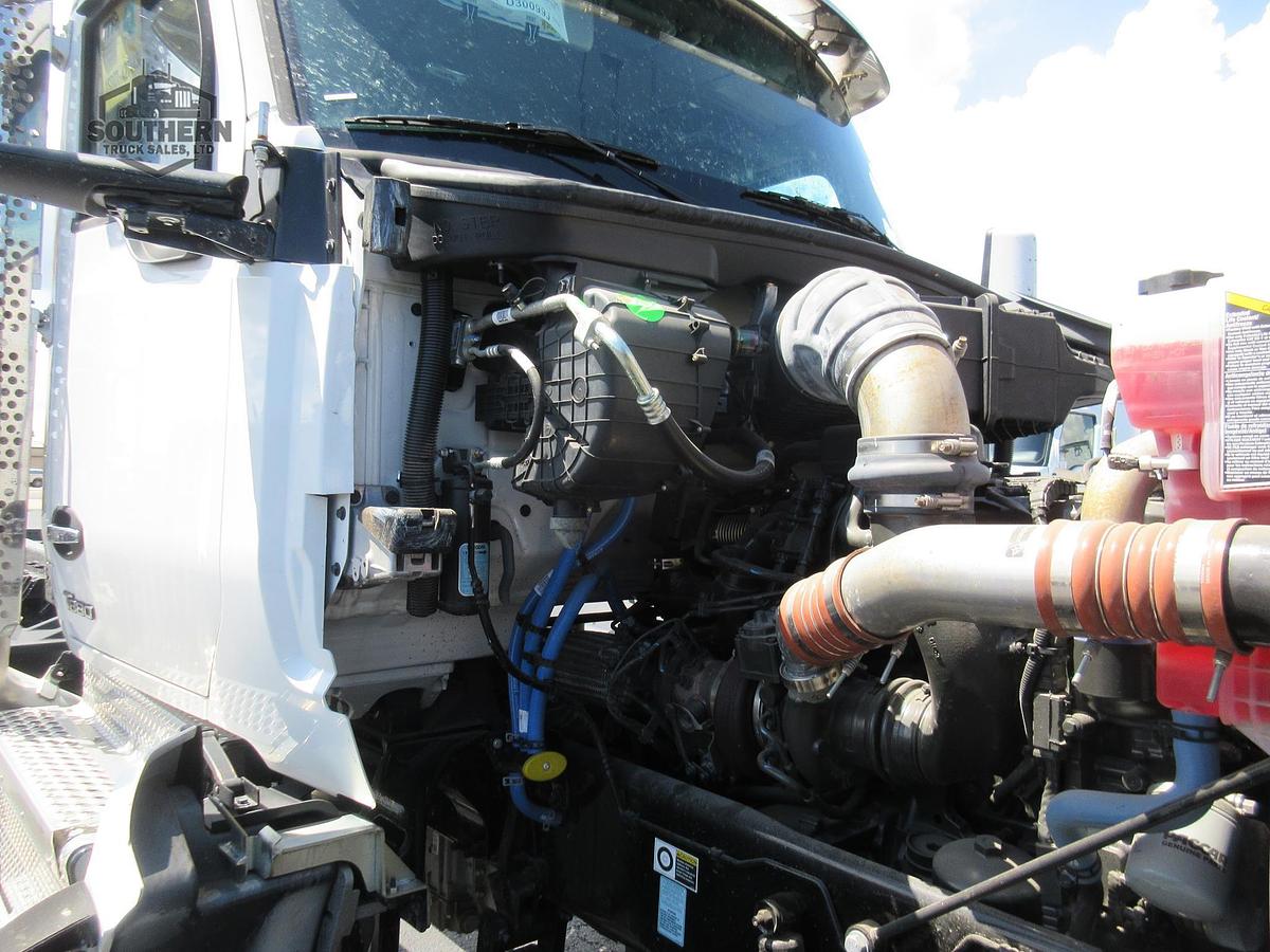 2025 KENWORTH T880