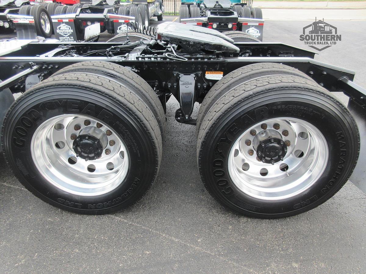 Used 2019 FREIGHTLINER CASCADIA 126