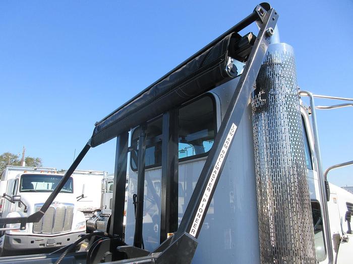 Used 2013 PETERBILT 348