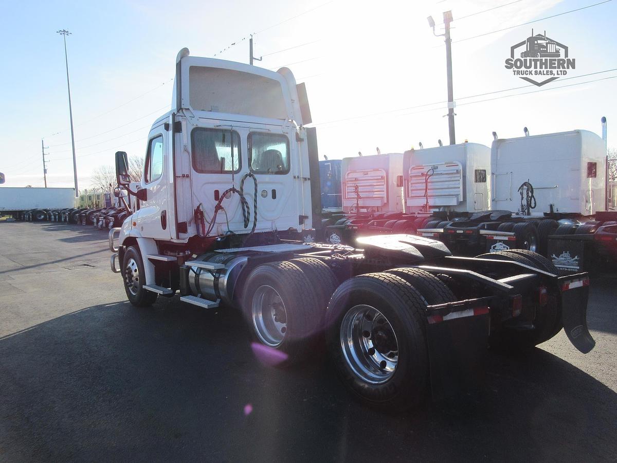 Used 2018 FREIGHTLINER CASCADIA 113