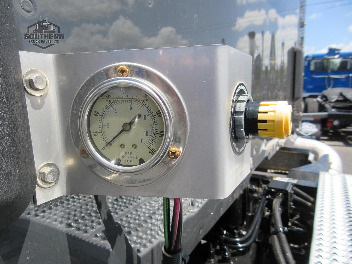 Used 2025 PETERBILT 567