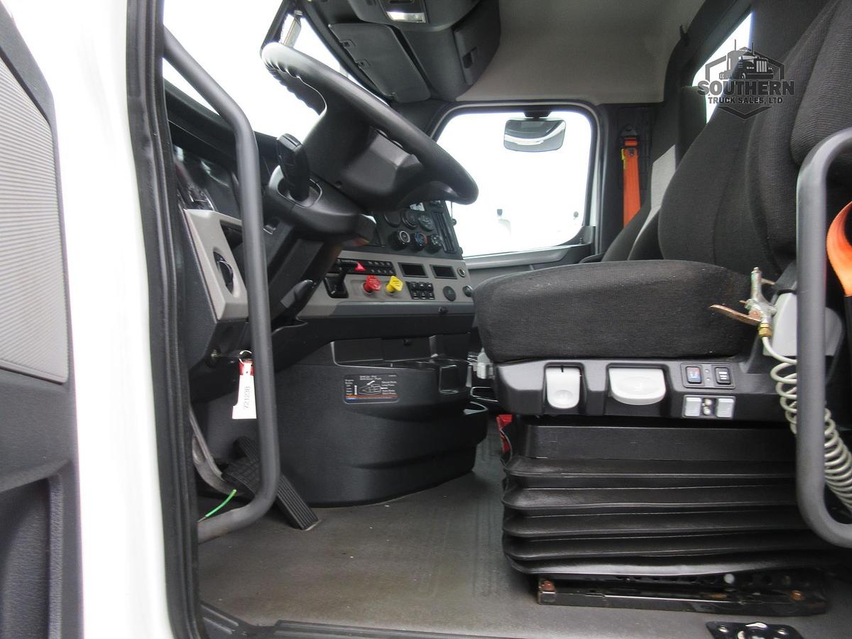 Used 2019 FREIGHTLINER CASCADIA 126