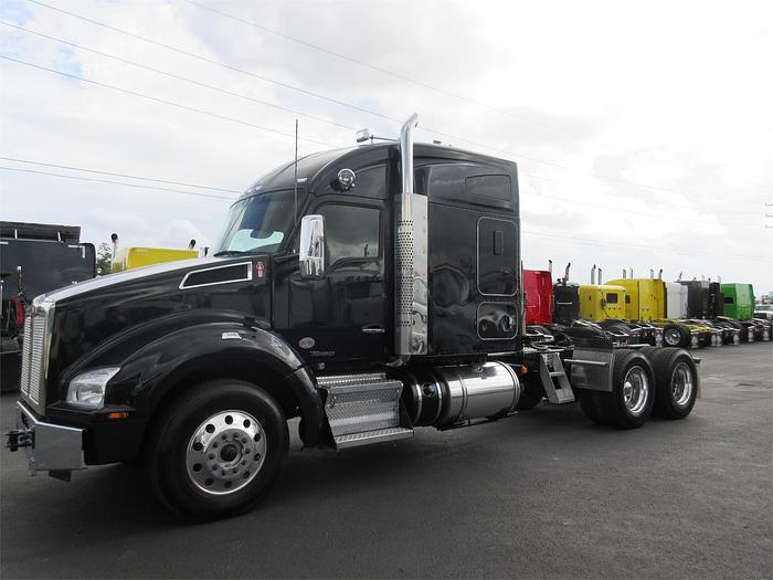 Used 2021 KENWORTH T880
