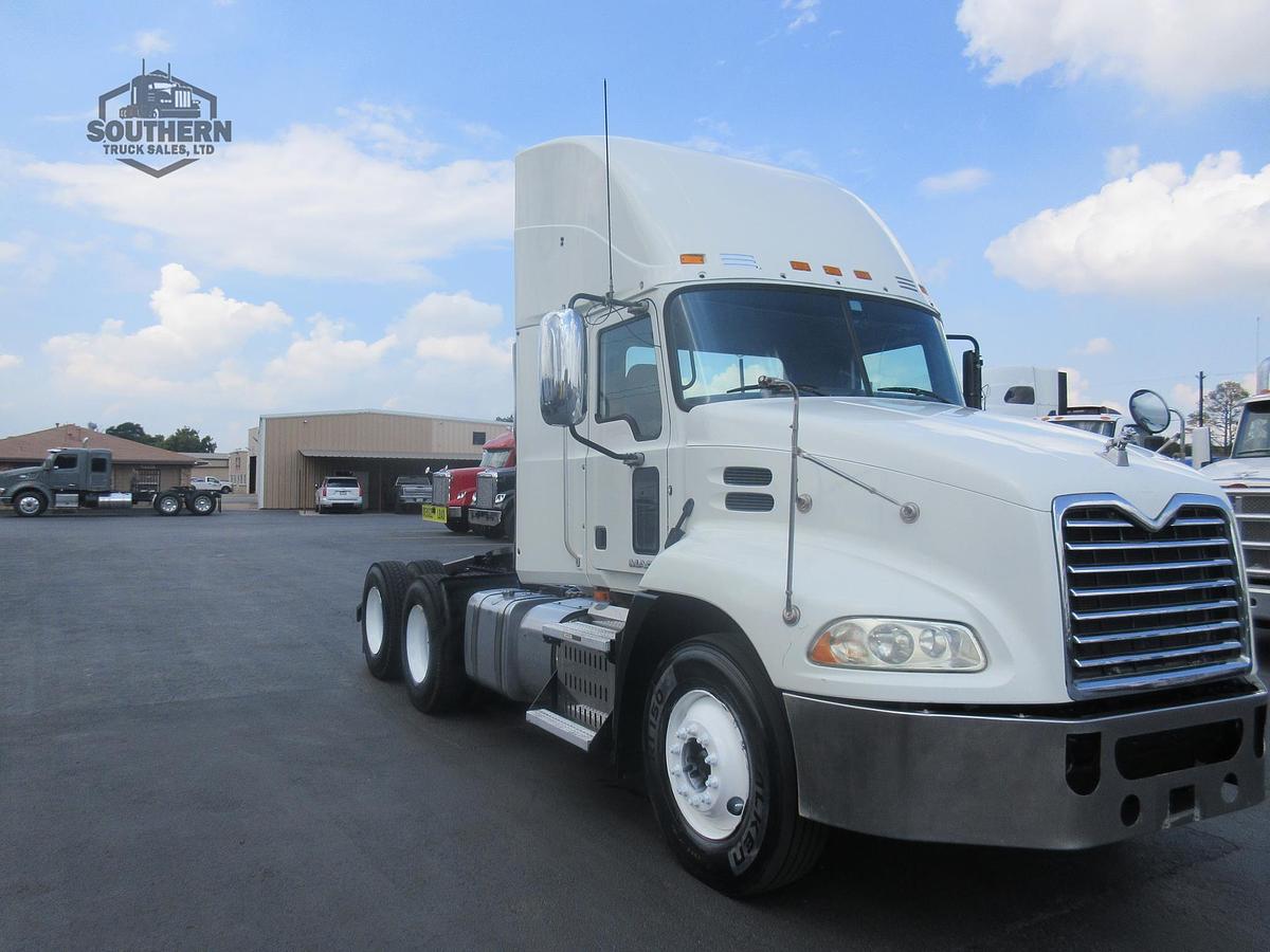 Used 2014 MACK PINNACLE CXU613