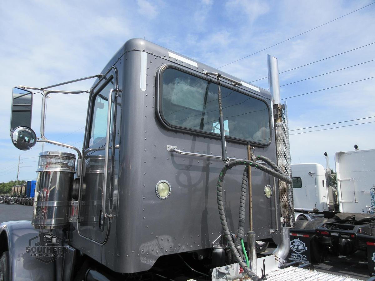 Used 2022 PETERBILT 389