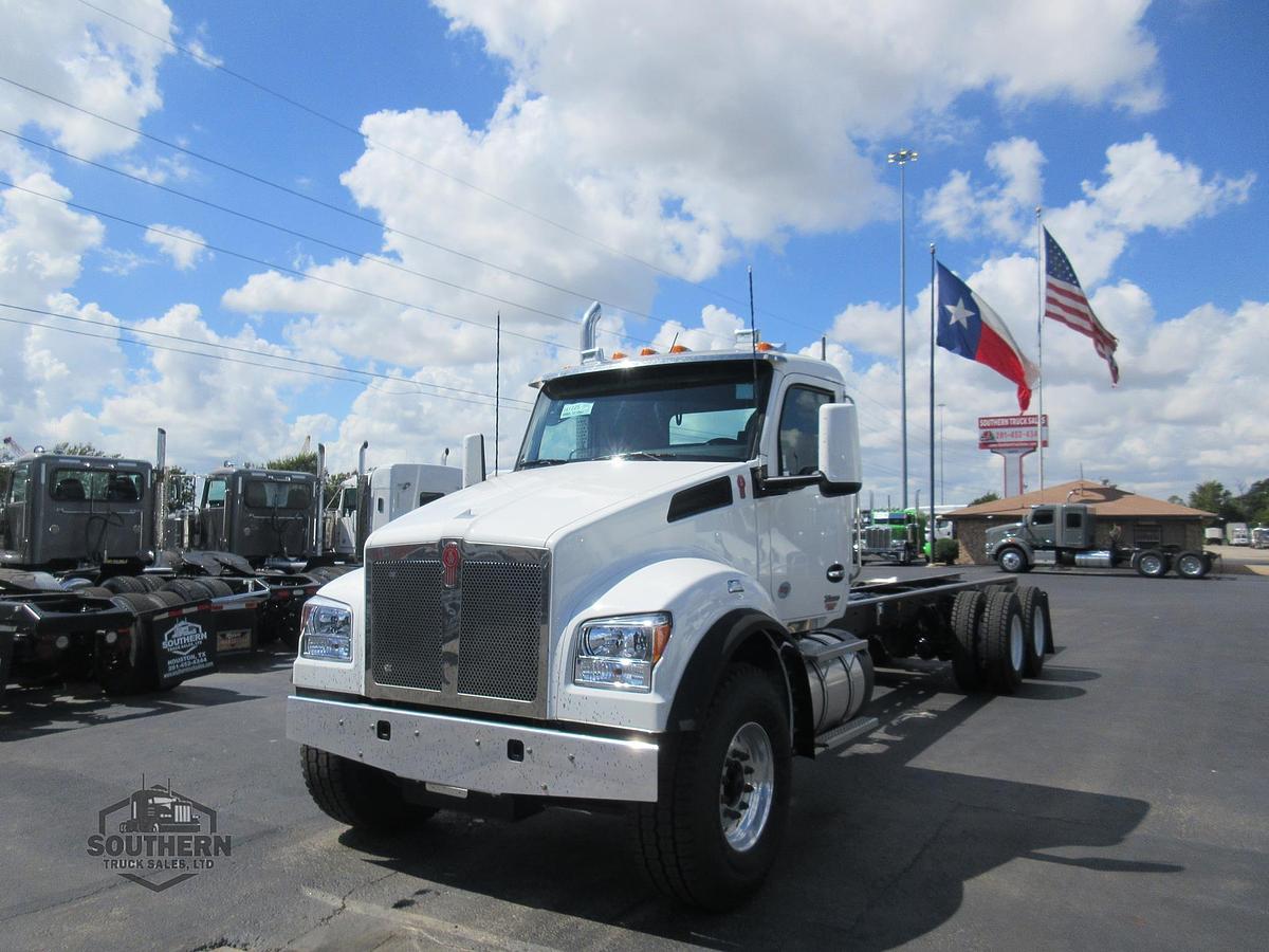 2025 KENWORTH T880