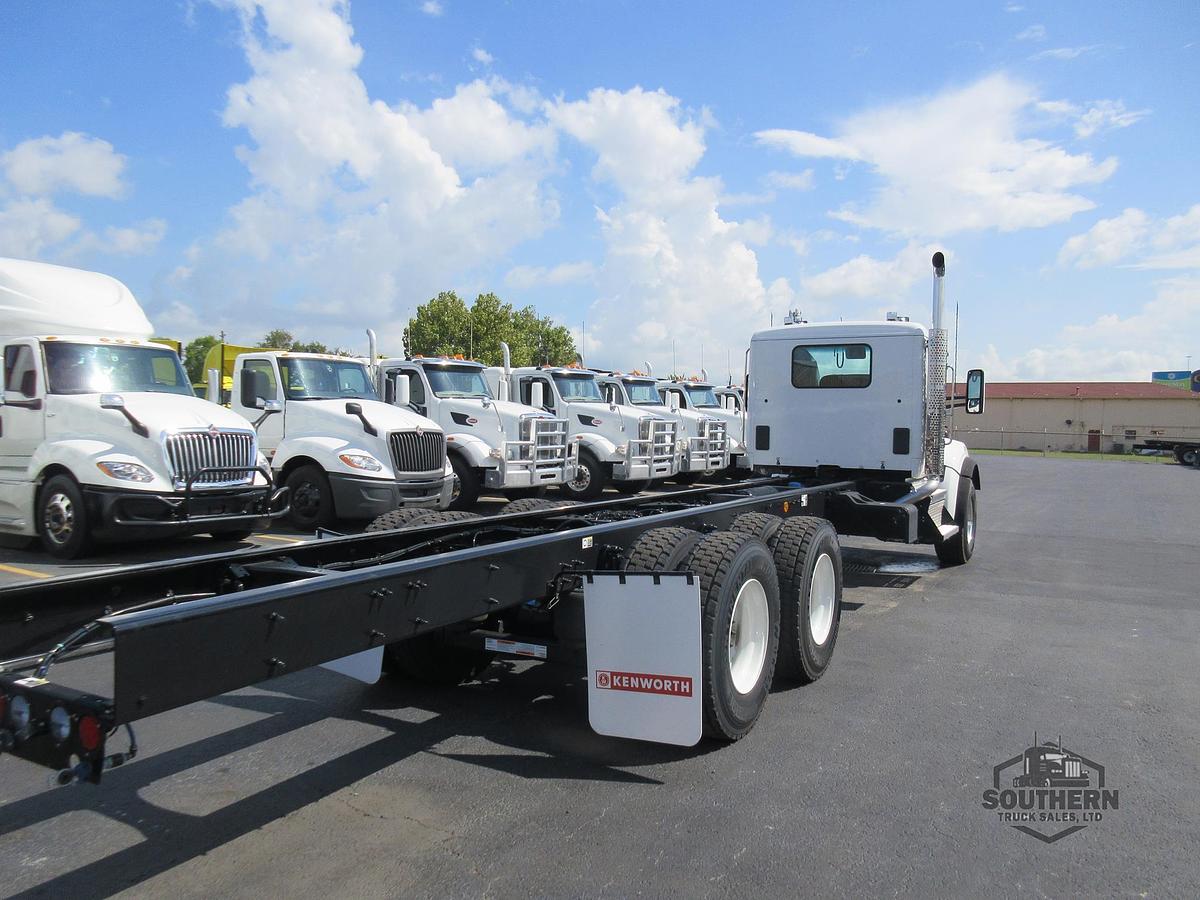 Used 2025 KENWORTH T880