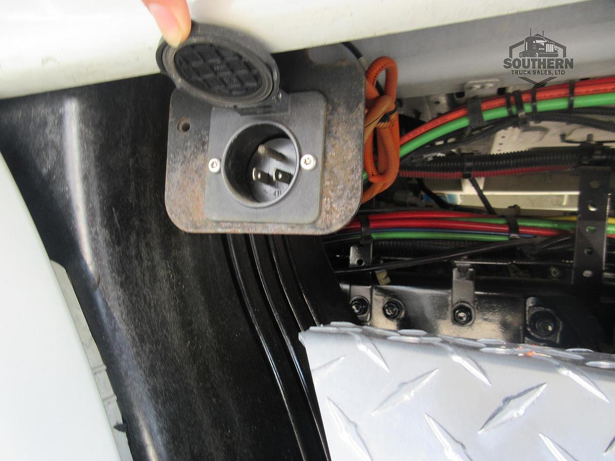 Used 2019 FREIGHTLINER CASCADIA 113