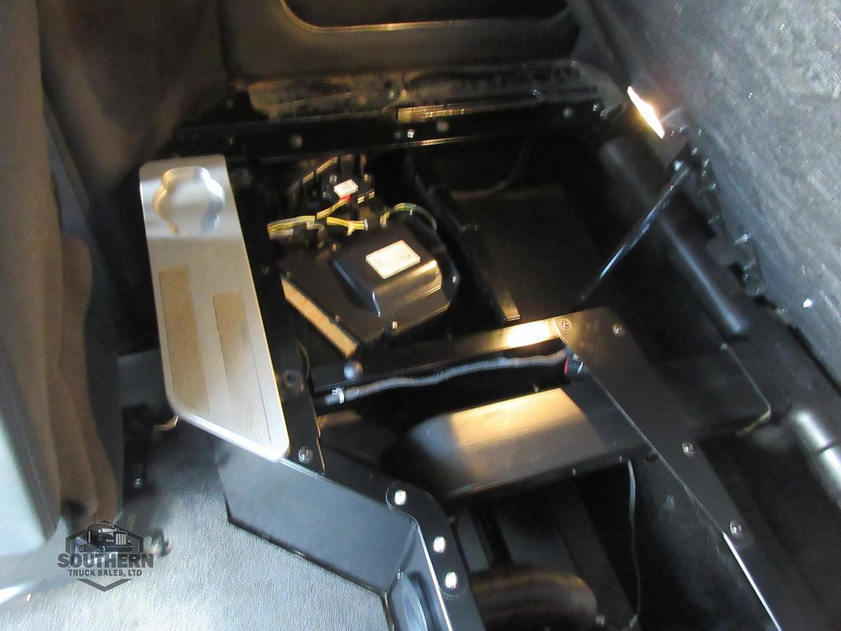 Used 2023 KENWORTH T880