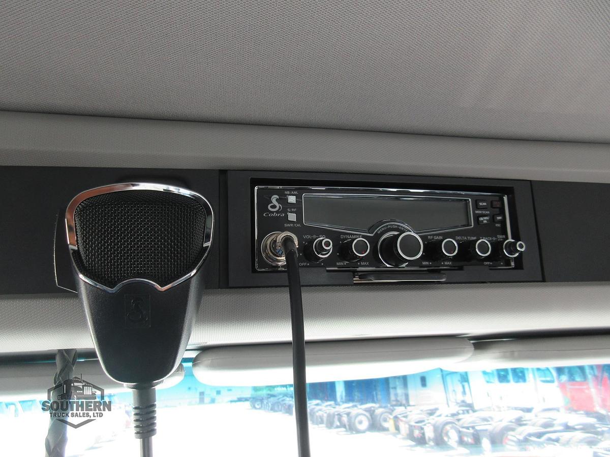 2025 KENWORTH T880