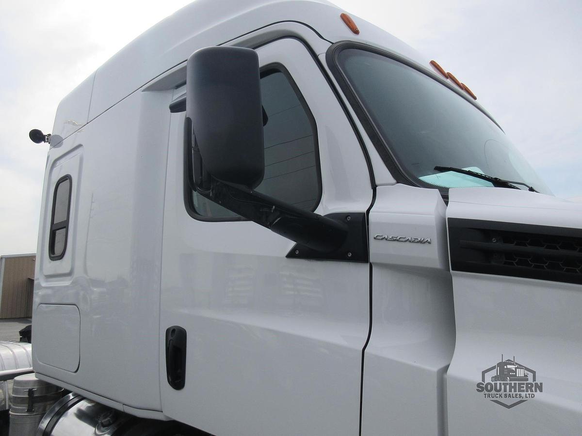 Used 2019 FREIGHTLINER CASCADIA 126