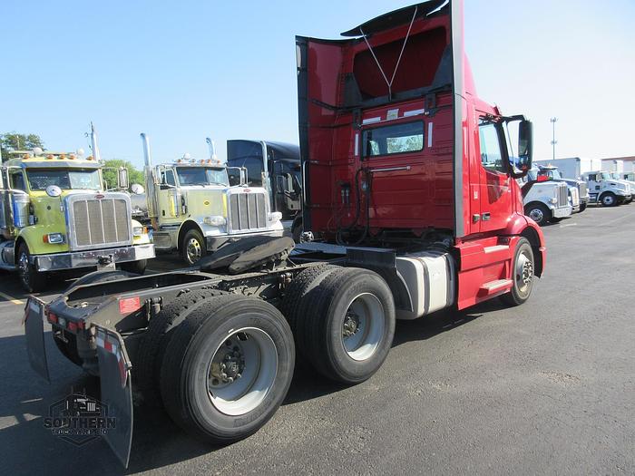Used 2020 VOLVO VNR64T300
