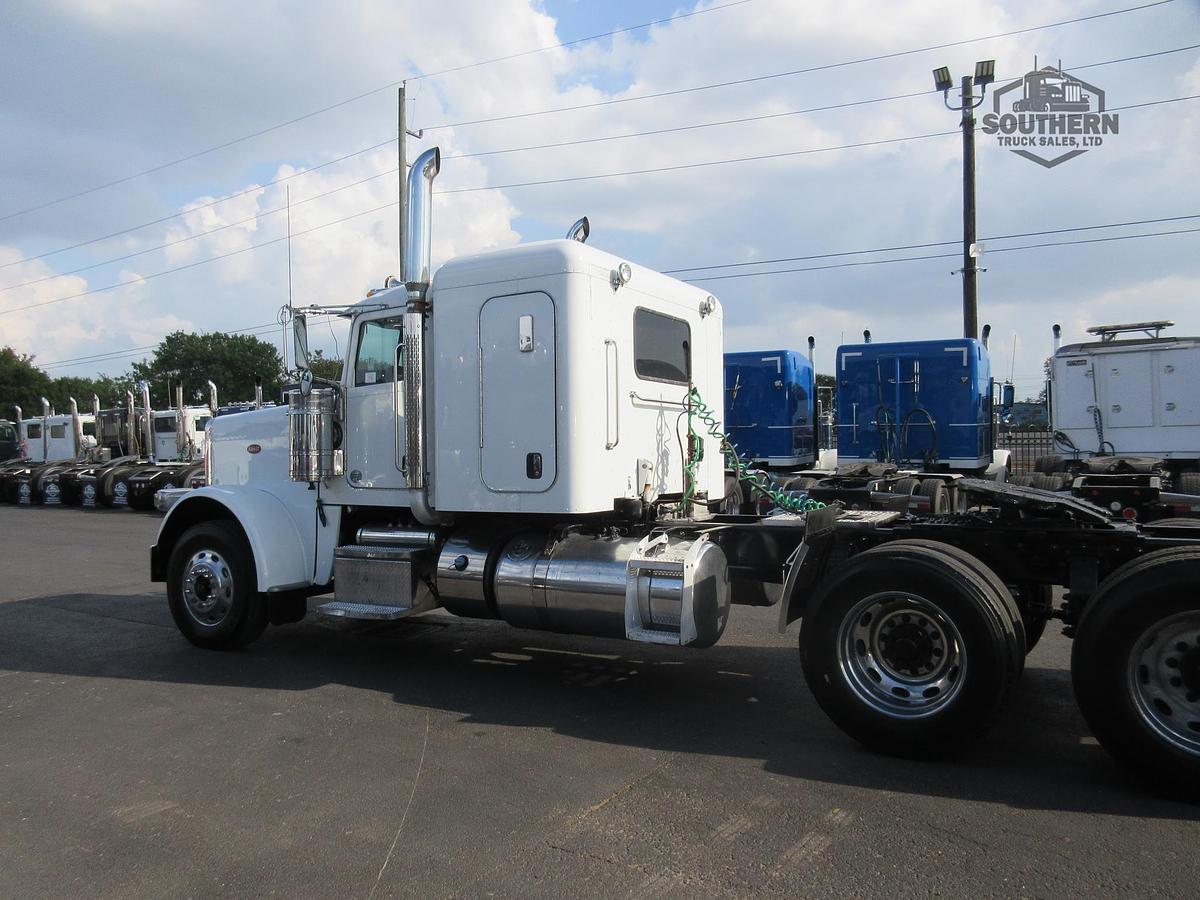 Used 2016 PETERBILT 389