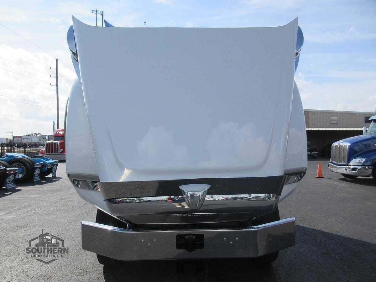 Used 2019 FREIGHTLINER 122SD
