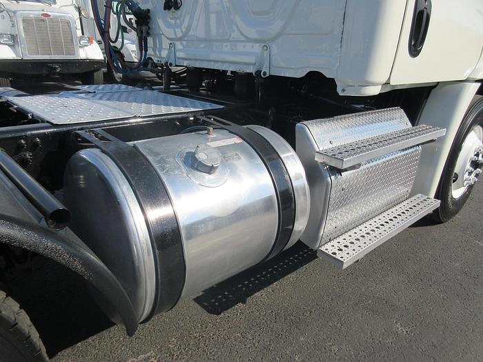 Used 2017 FREIGHTLINER CASCADIA 113