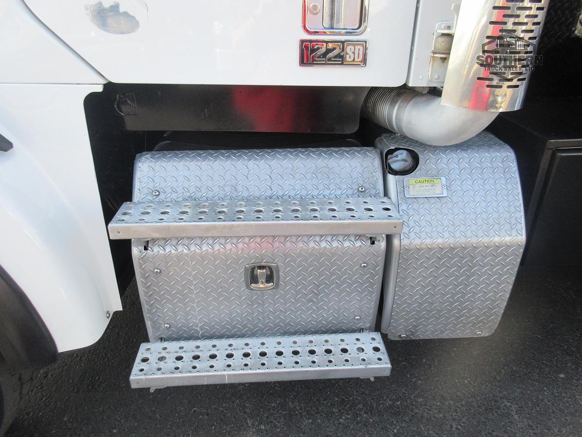 Used 2018 FREIGHTLINER 122SD