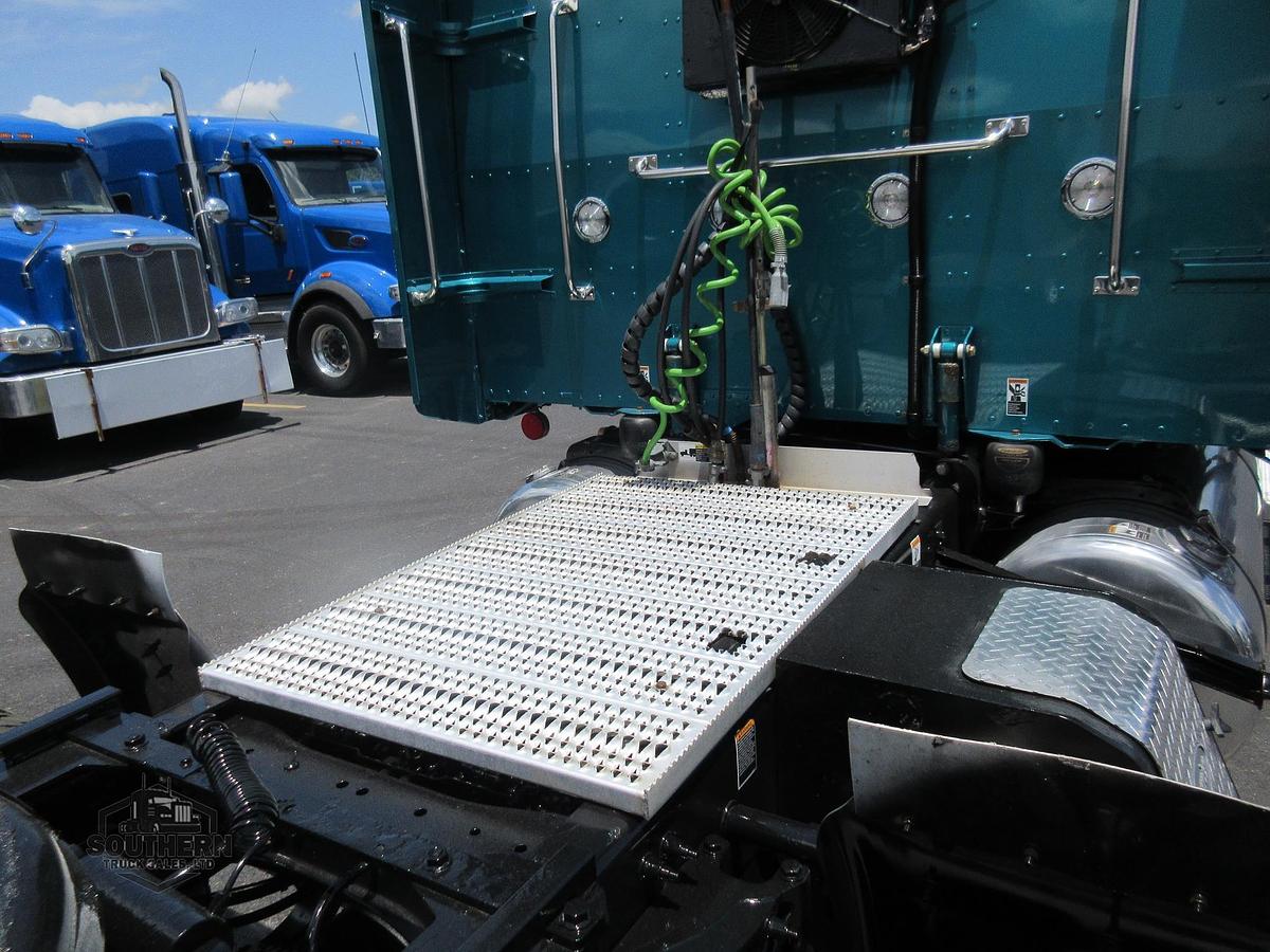 Used 2022 PETERBILT 389