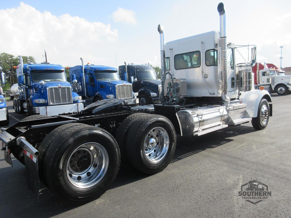 Used 2023 KENWORTH W900L