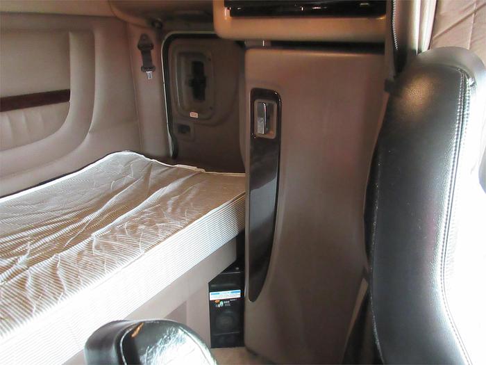 Used 2017 PETERBILT 389